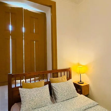 Frank's House & Happy Belem بيت ضيافة *