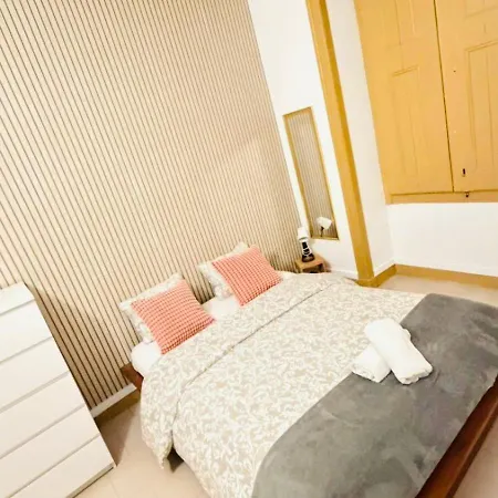 Frank's House & Happy Belem بيت ضيافة