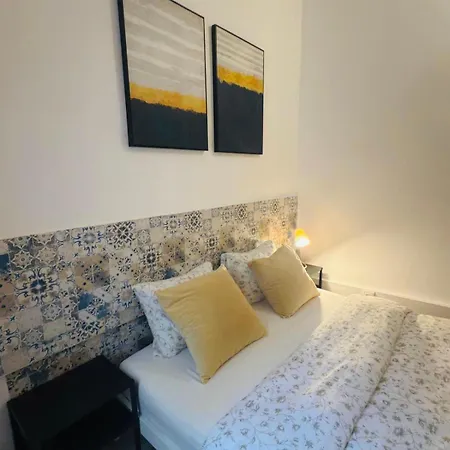 Frank's House & Happy Belem Guest house