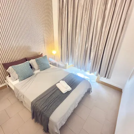 Frank's House & Happy Belem Guest house *