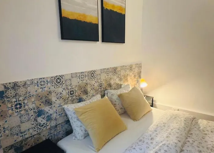 Frank's House & Happy Belem Guest house