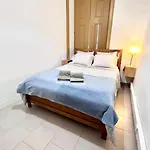 Frank's House & Happy Belem Guest house