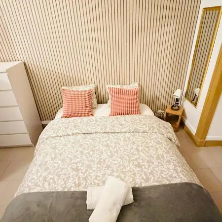 Frank's House & Happy Belem Гостьовий будинок Лісабон